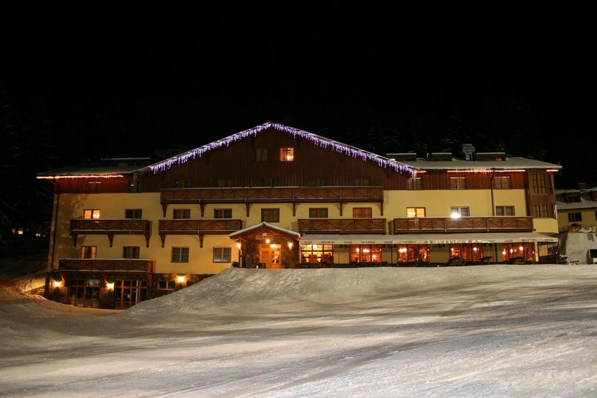 德鲁巴滑雪疗养公寓 迪马诺卡多林纳 外观 照片